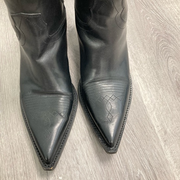 Maison Martin Margiela black cowboy boot. $1290
Size 38(8 US). - Picture 8 of 13